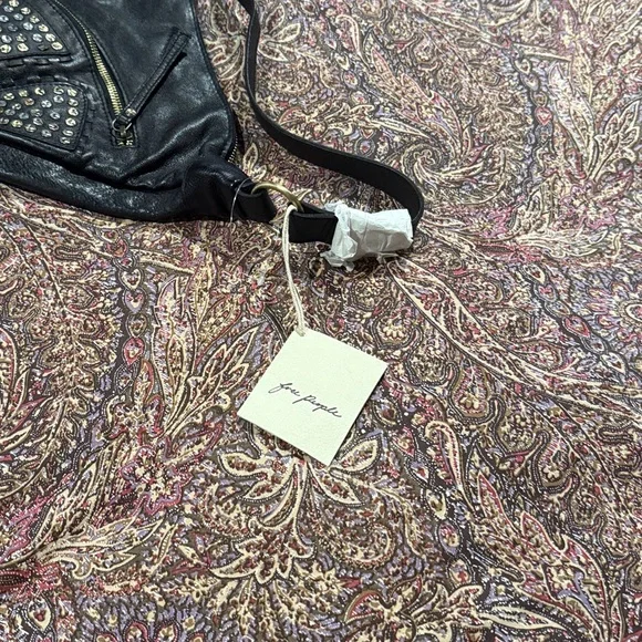 Free people Black Studded Leather Shoulder Bag NWT’s - Picture 5 of 12